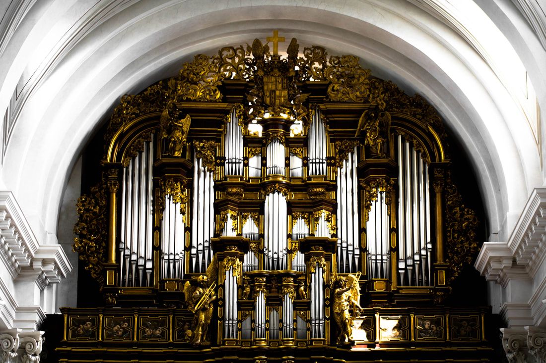 Picture of pipe organ